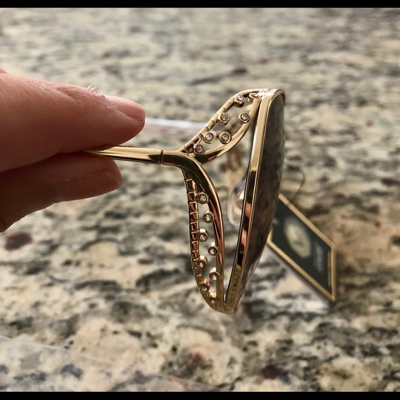 Brown luxury sunglasses with UV protection. NWOT. - Picture 4 of 5